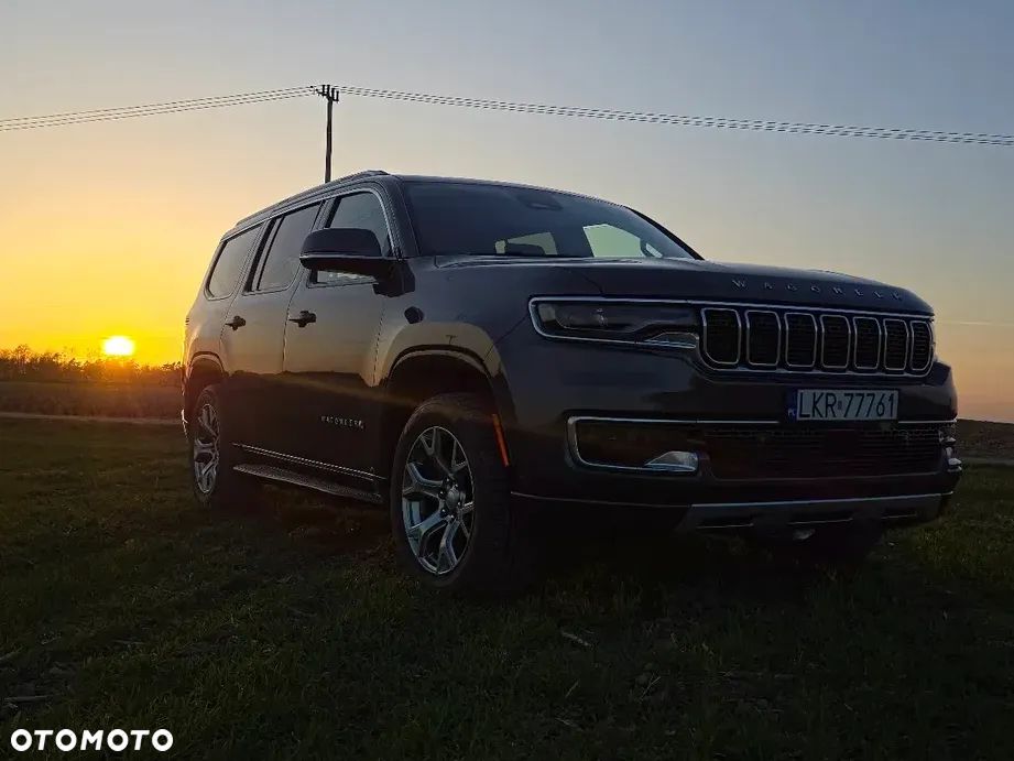 Jeep Wagoneer - 24