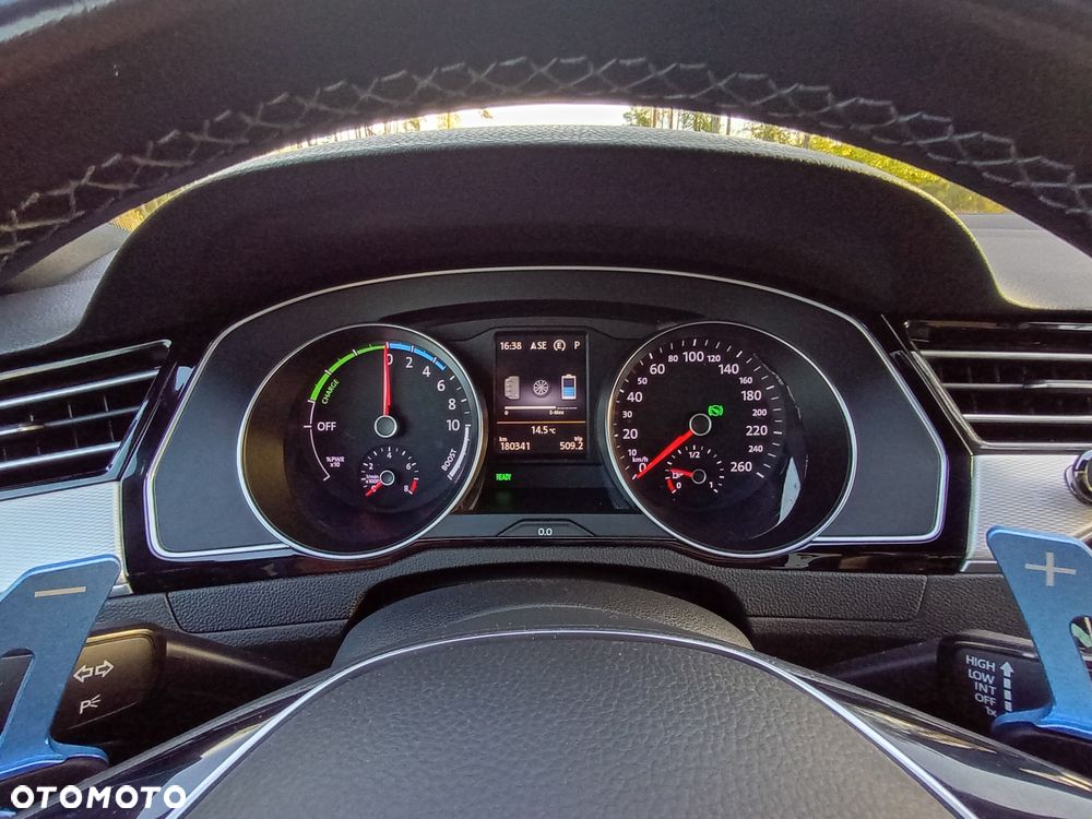 Volkswagen Passat - 10