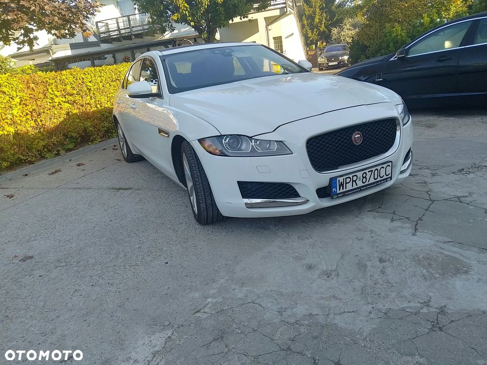 Jaguar XF - 12