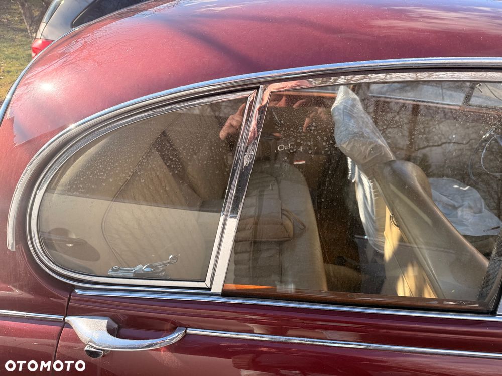 Jaguar MK II - 14