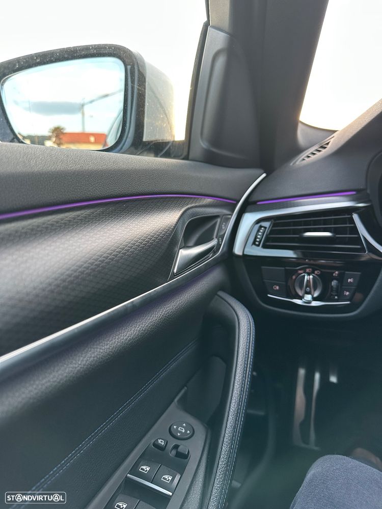BMW 530 e Pack Desportivo M - 12