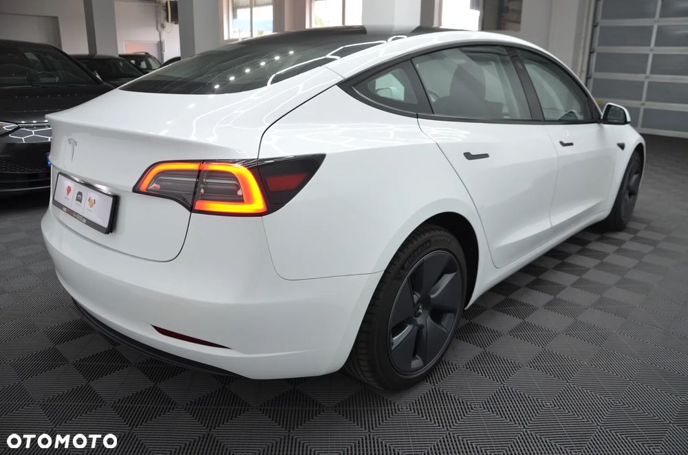 Tesla Model 3 - 7