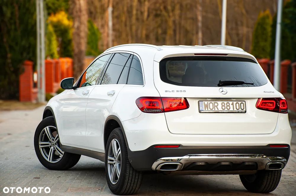 Mercedes-Benz GLC 300 4Matic 9G-TRONIC AMG Line - 16