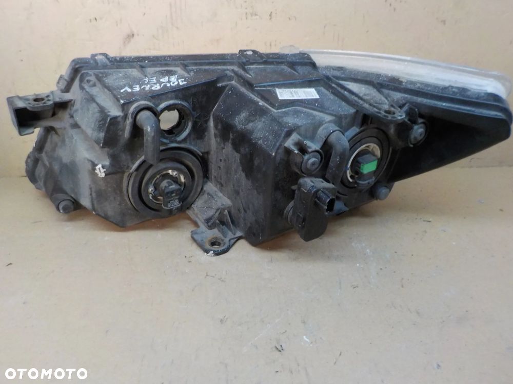 DODGE JOURNEY LAMPA PRAWA PRZÓD EUROPA - 5