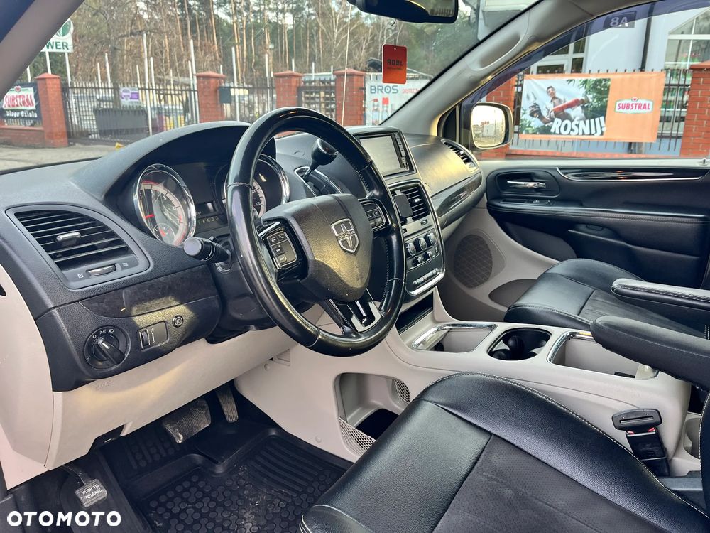 Dodge Grand Caravan - 7