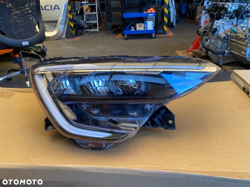 RENAULT Arkana RS line CIEMNY ŚRODEK lampa PRZEDNIA PRAWA PRAWY PRZÓD REFLEKTOR PRAWY PRZEDNI FULL LED  LEDOWA EUROPA FULLLED  260102683R Wwa - 2