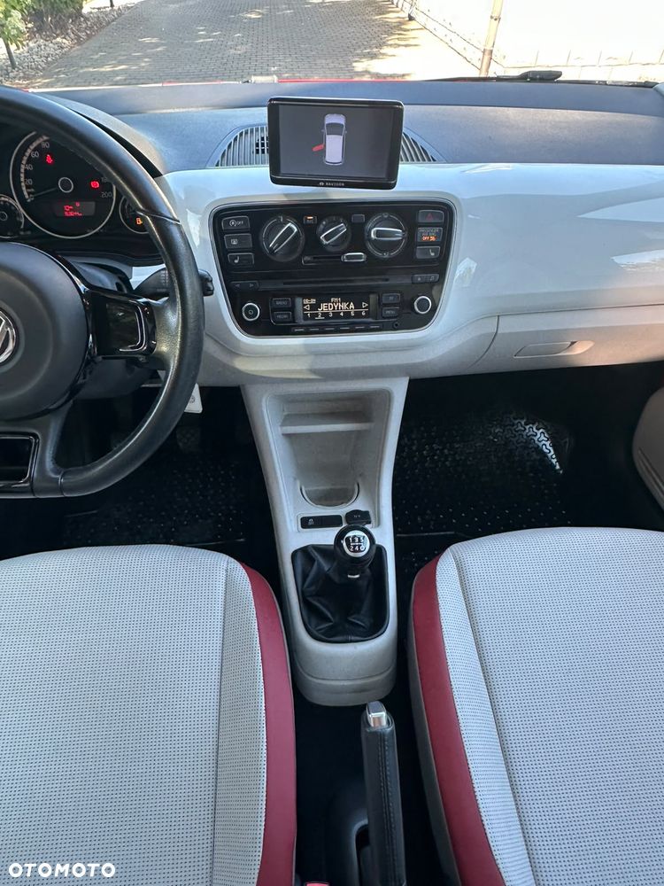 Volkswagen up! Active - 24