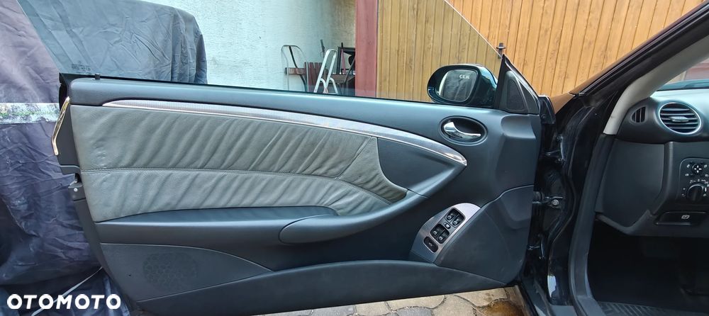 Mercedes-Benz CLK - 27