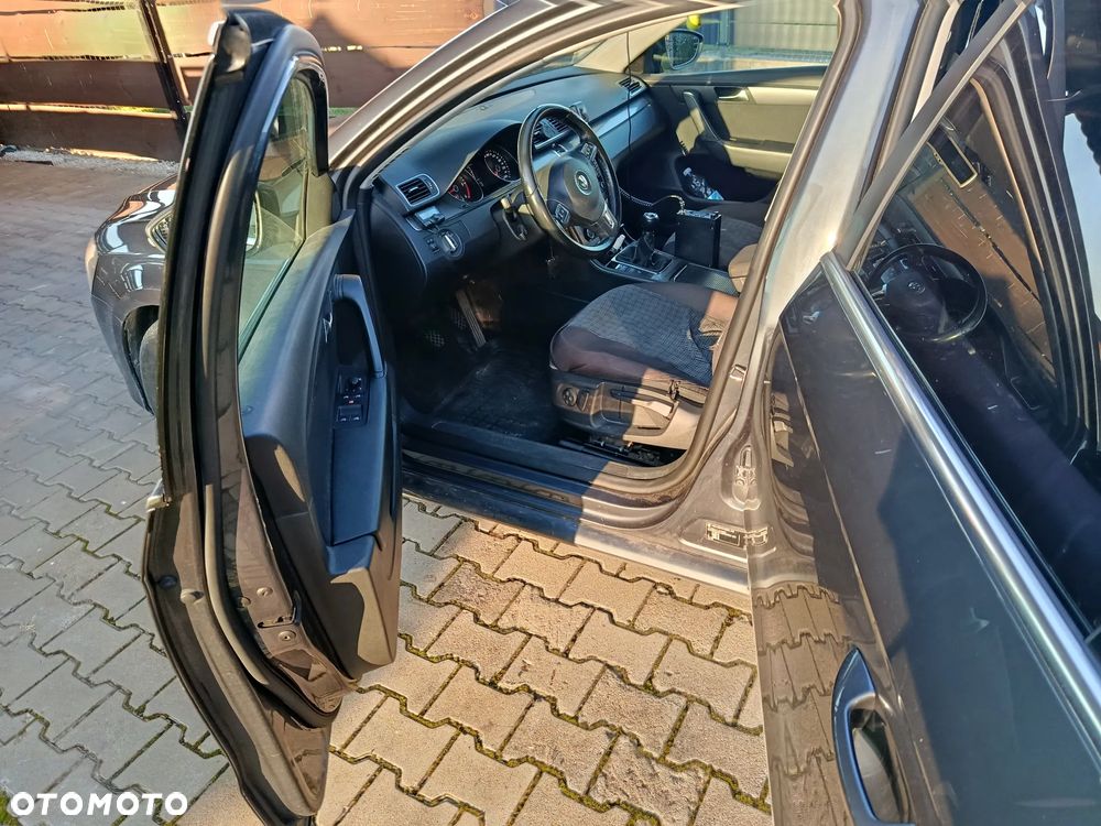 Volkswagen Passat 1.6 TDI DPF BlueMotion Technology Trendline - 12