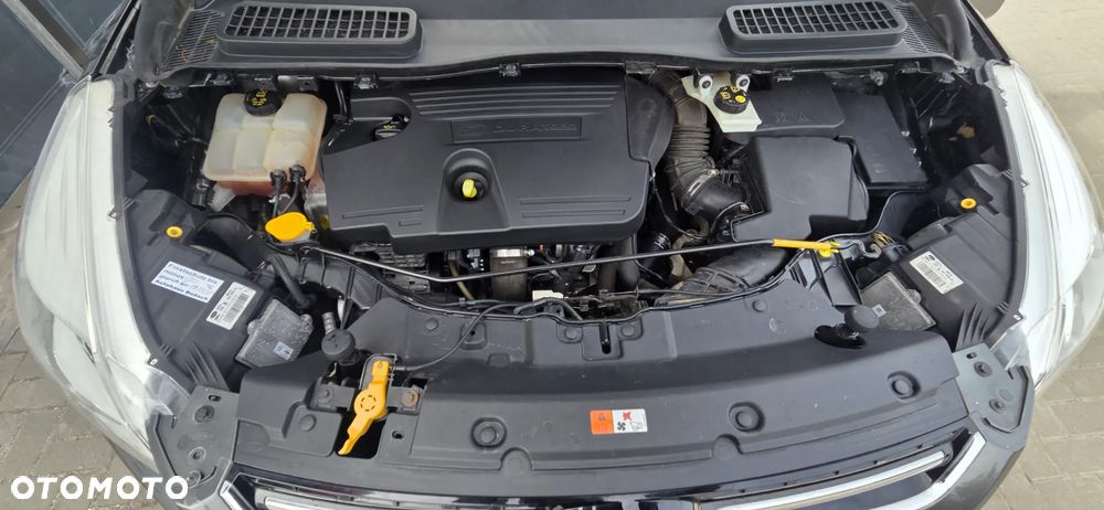 Ford Kuga 2.0 TDCi 2x4 Titanium - 40