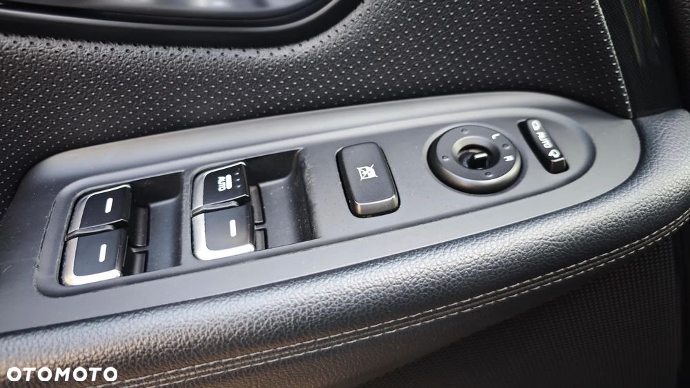 Kia Carens 1.7 CRDi Business Line 7os 7DCT - 25