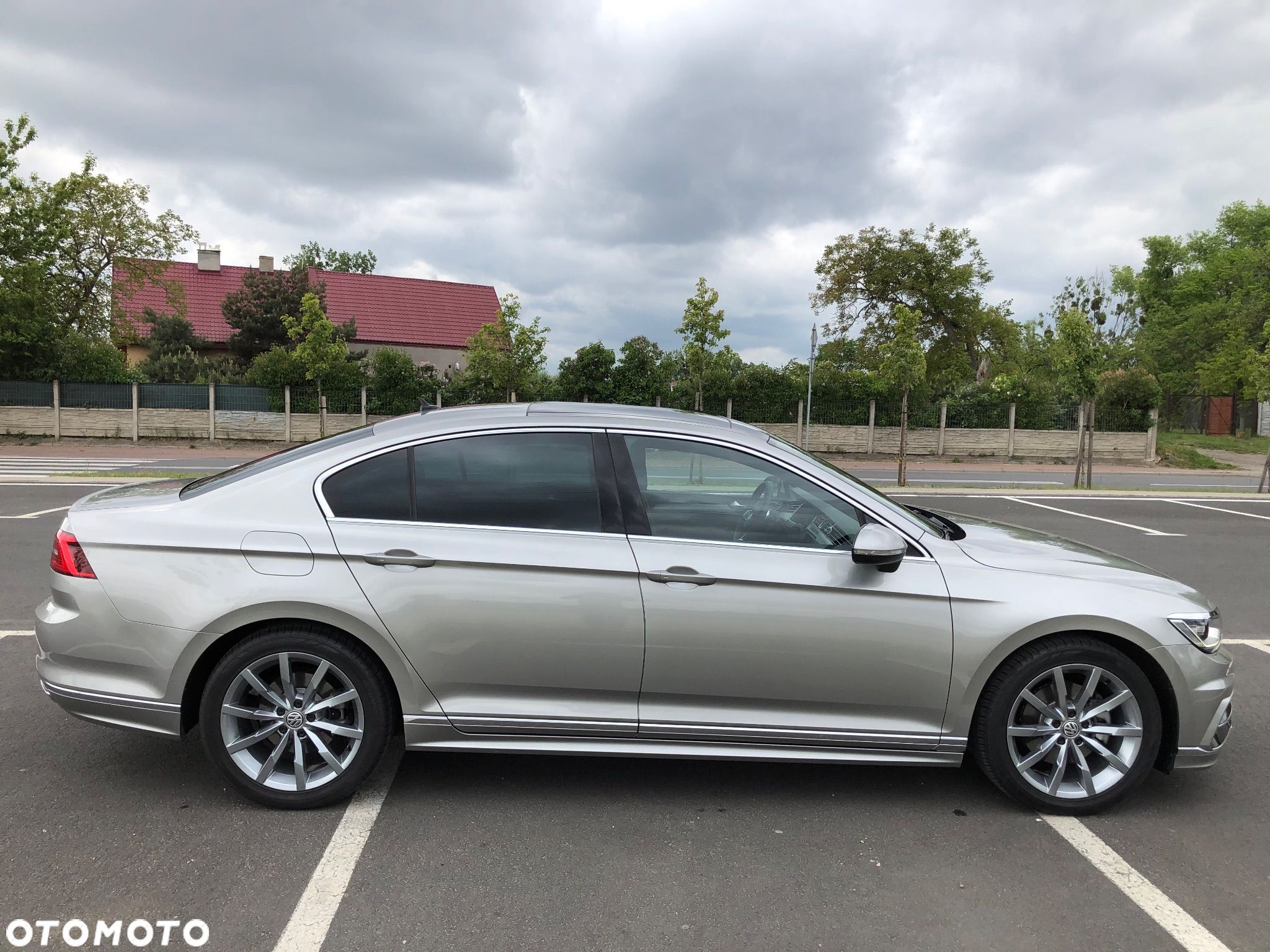 Volkswagen Passat - 1