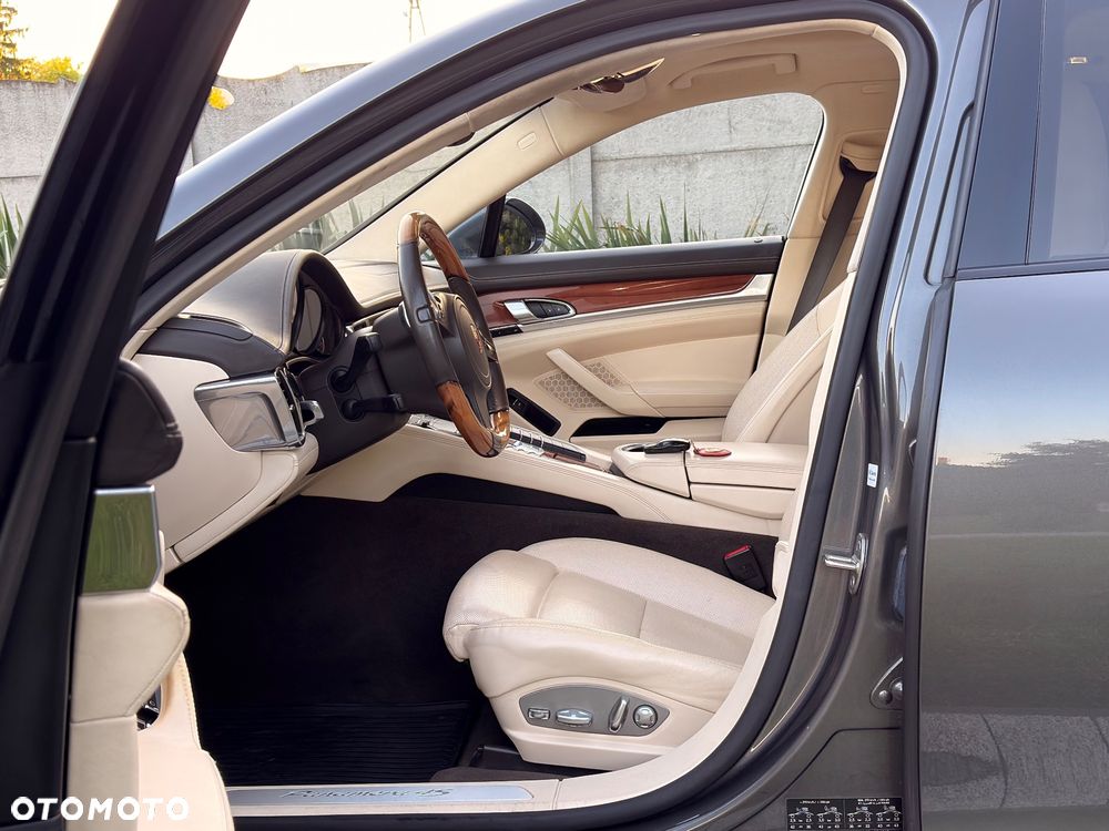 Porsche Panamera 4S Executive - 19