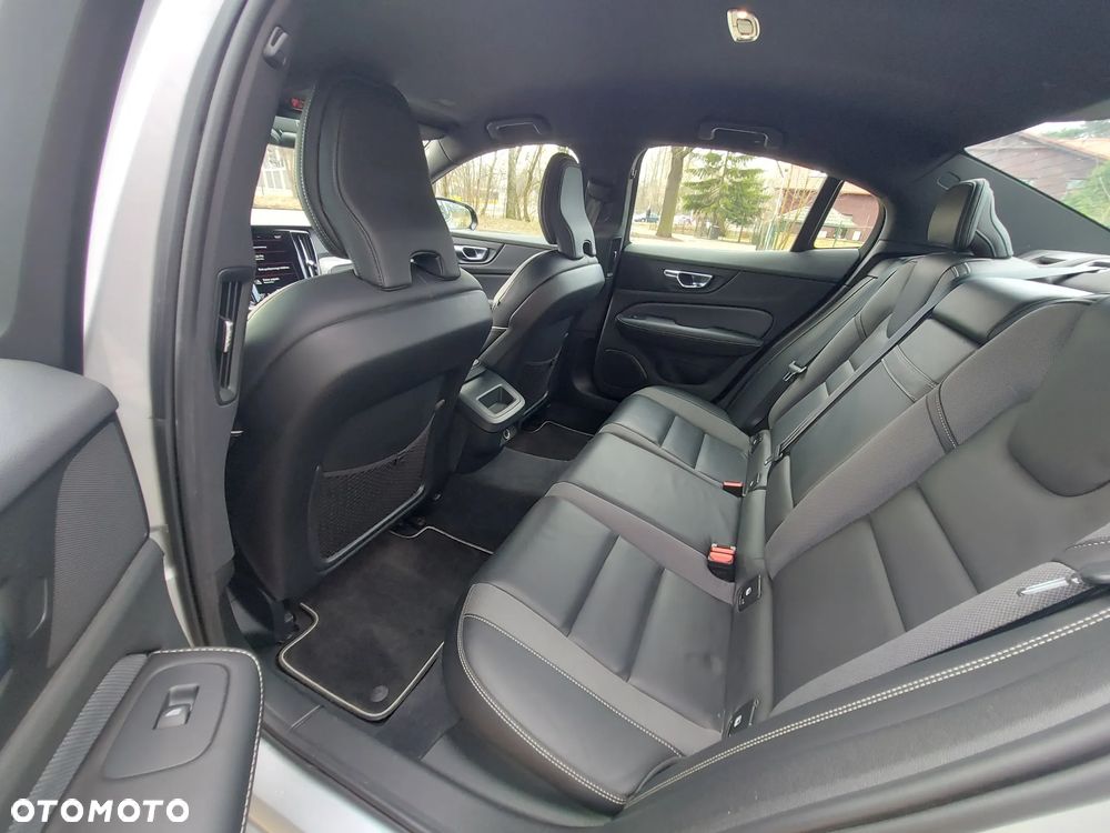 Volvo S60 T4 R-Design - 25