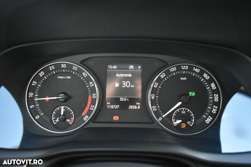 Skoda Octavia 2.0 TDI DSG Ambition - 6