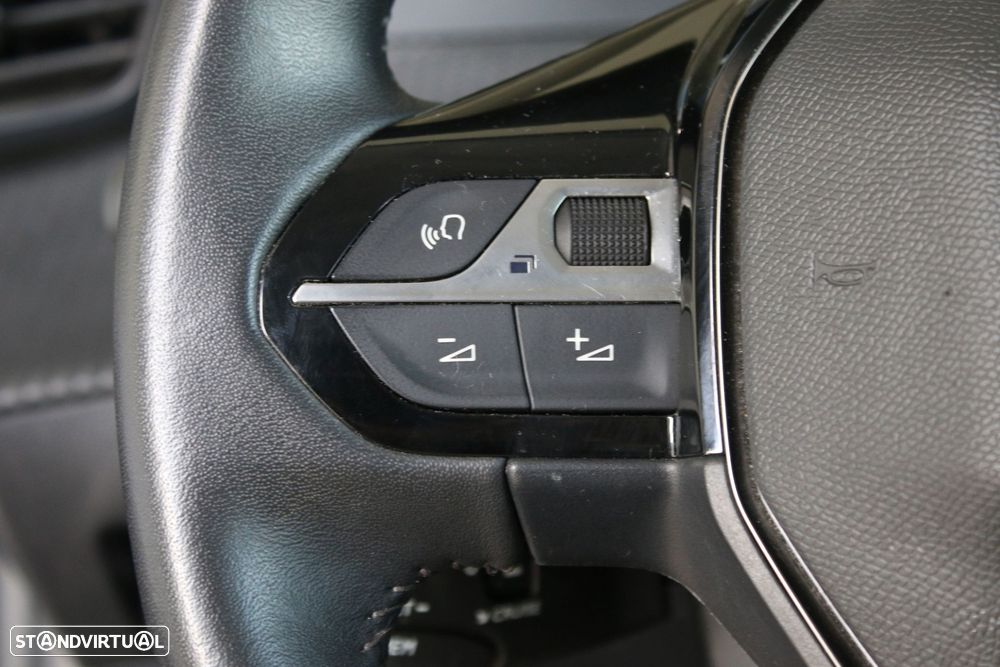 Peugeot 208 1.2 PureTech Allure - 20