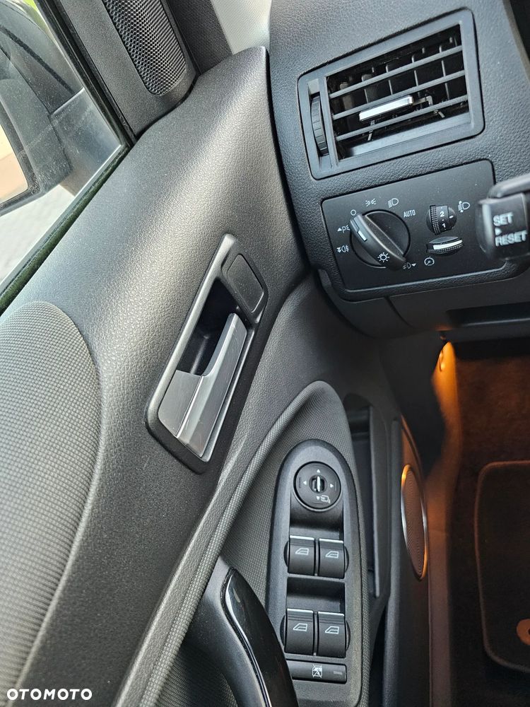 Ford Kuga 2.0 TDCi FWD Titanium - 22