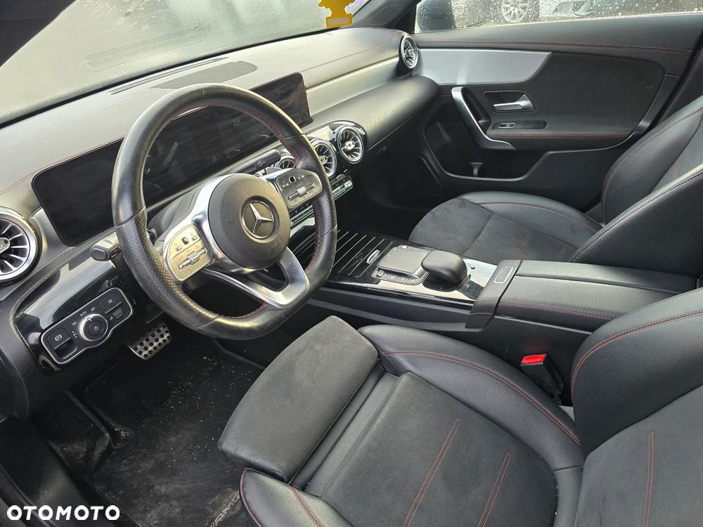 Mercedes-Benz CLA 180 7G-DCT AMG Line - 11