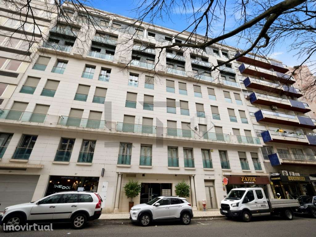 Apartamento T4 com Elevador e Garagem, Mobilado, para Venda, nas Av... - Grande imagem: 2/23