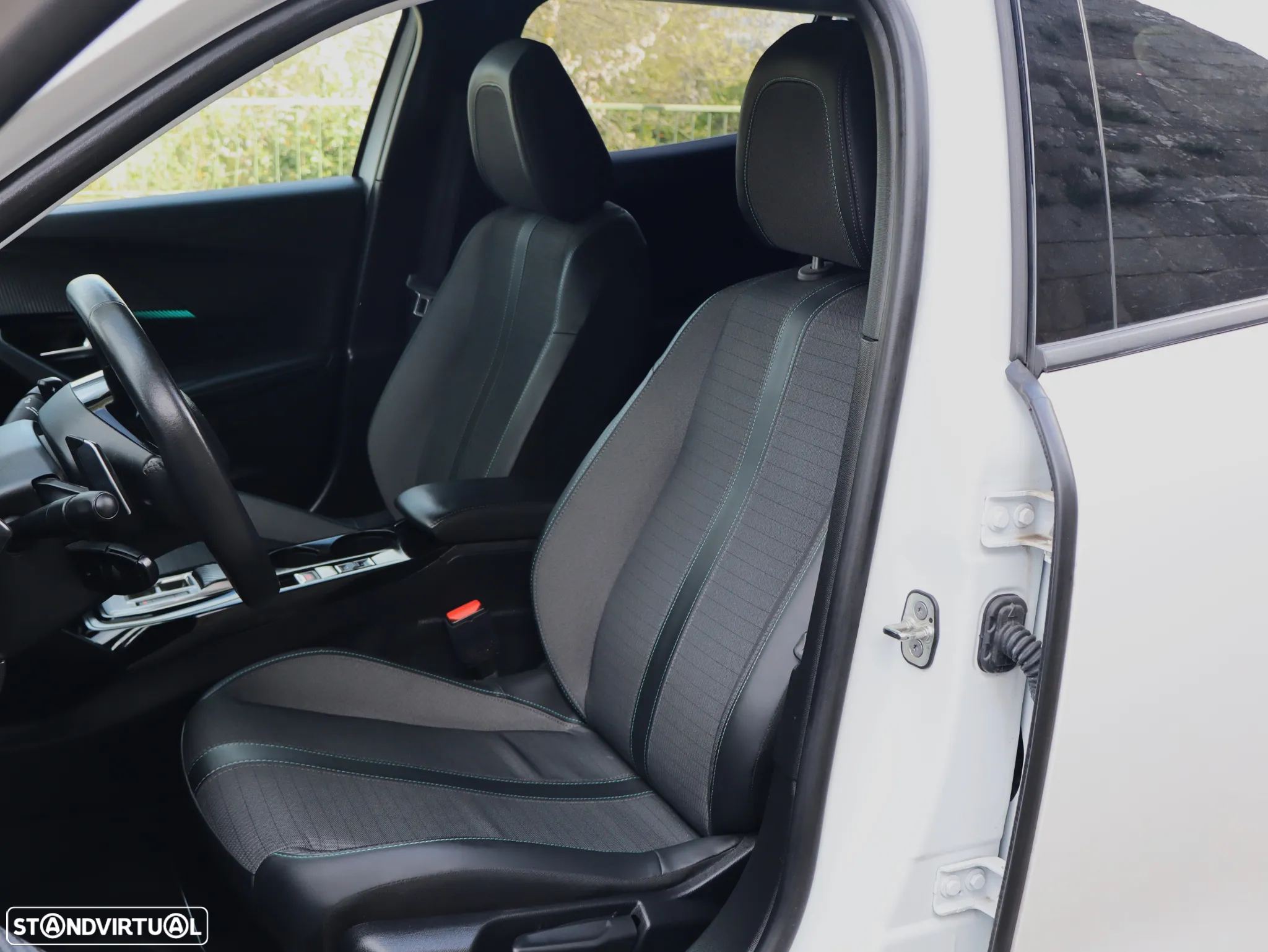 Peugeot 2008 1.5 BlueHDi Allure EAT8 - 35