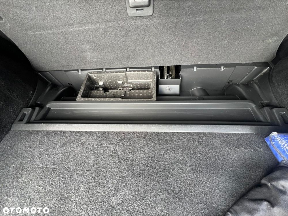 Peugeot 308 1.6 HDi Premium Plus - 16