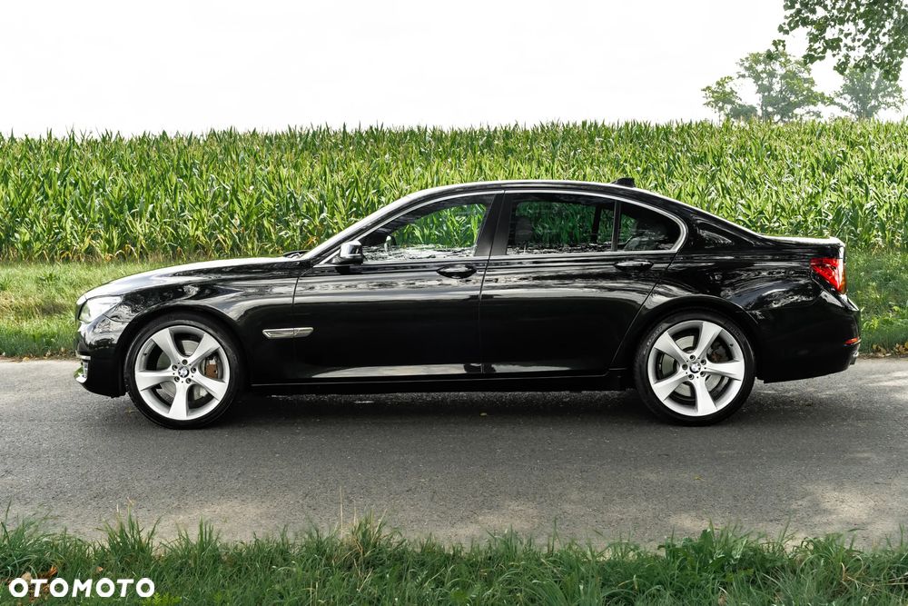 BMW Seria 7 750i xDrive - 16