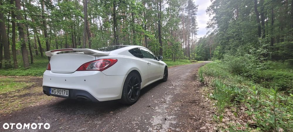 Hyundai Genesis Coupe 2.0 TCI Premium - 11