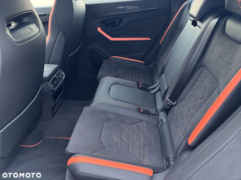 Lamborghini Urus - 25