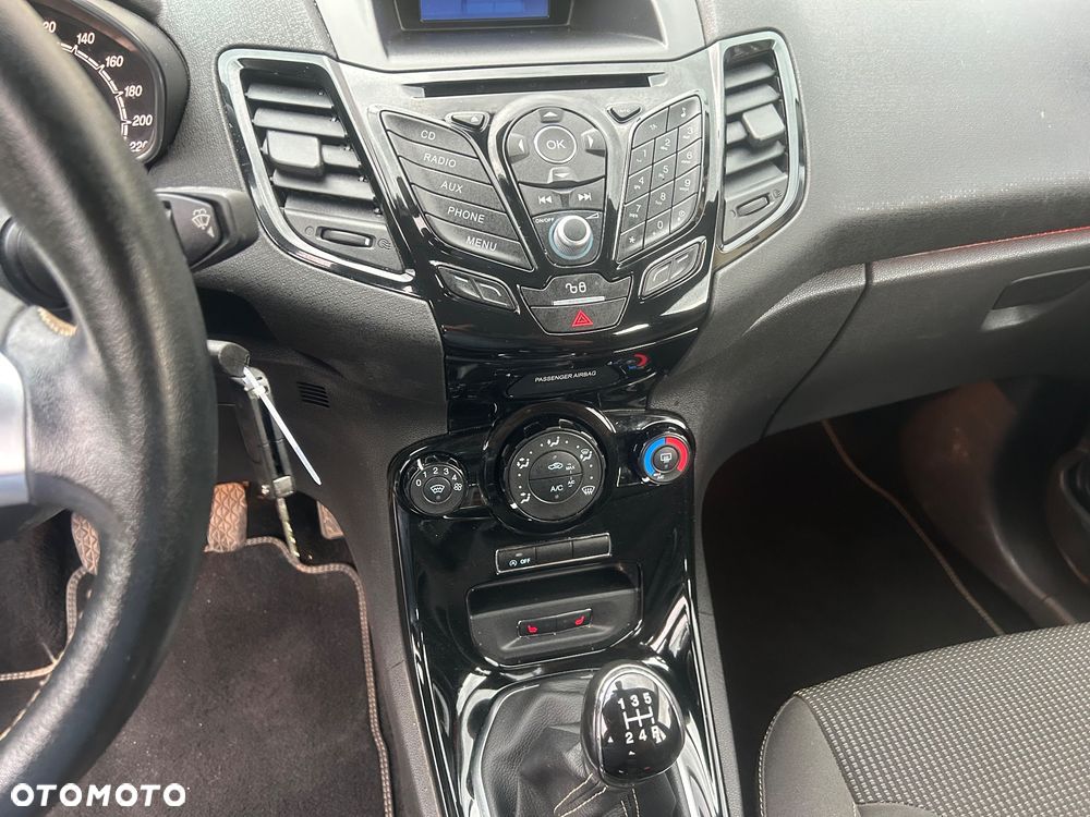 Ford Fiesta 1.0 Celebration - 24