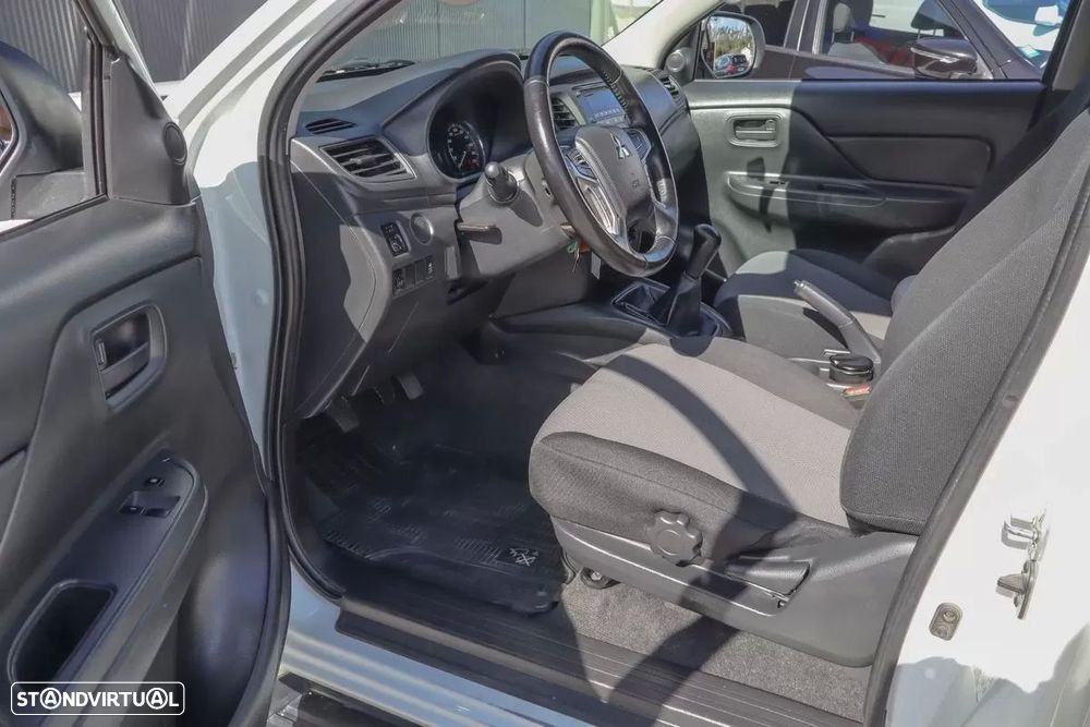 Mitsubishi L200 2.3 DI-D Club Invite Strakar Look 4WD - 9
