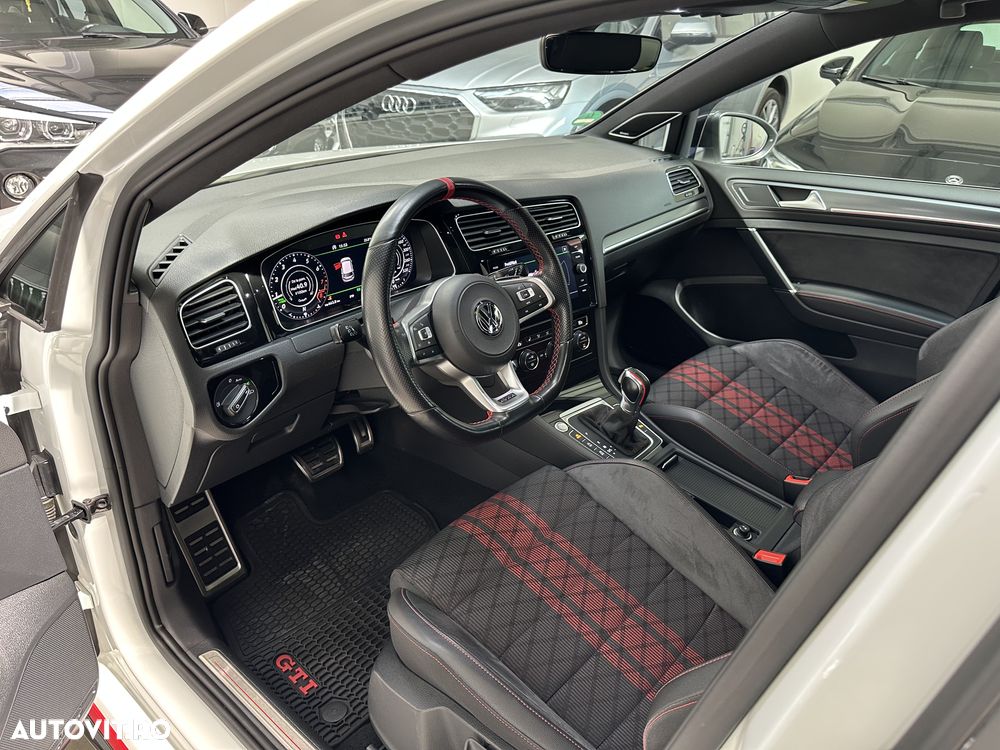 Volkswagen Golf - 6
