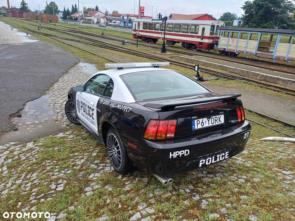 Ford Mustang - 4