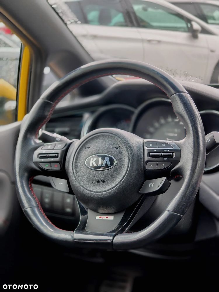 Kia Ceed - 11