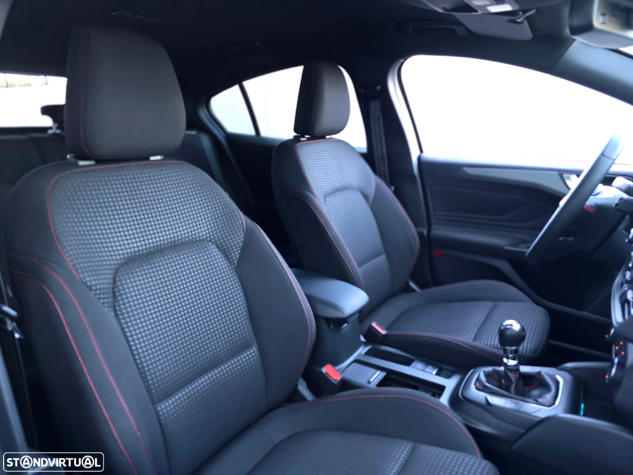 Ford Focus 1.0 EcoBoost ST-Line - 25