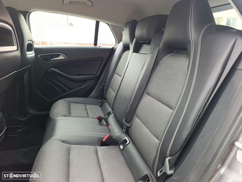 Mercedes-Benz CLA 180 d 7G-DCT Urban - 14