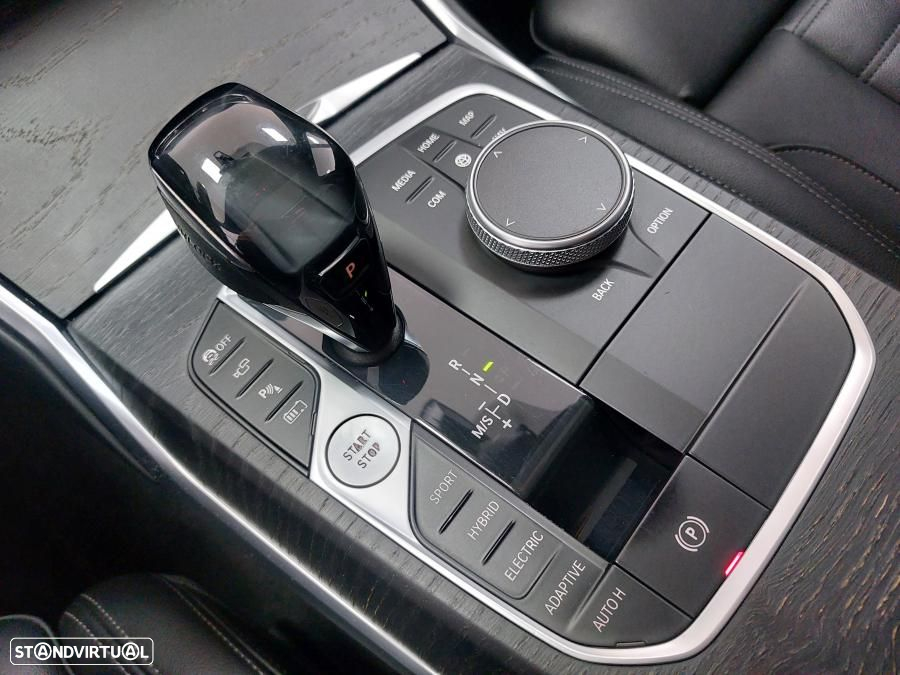 BMW 330 e Pack 50 anos M Auto - 38