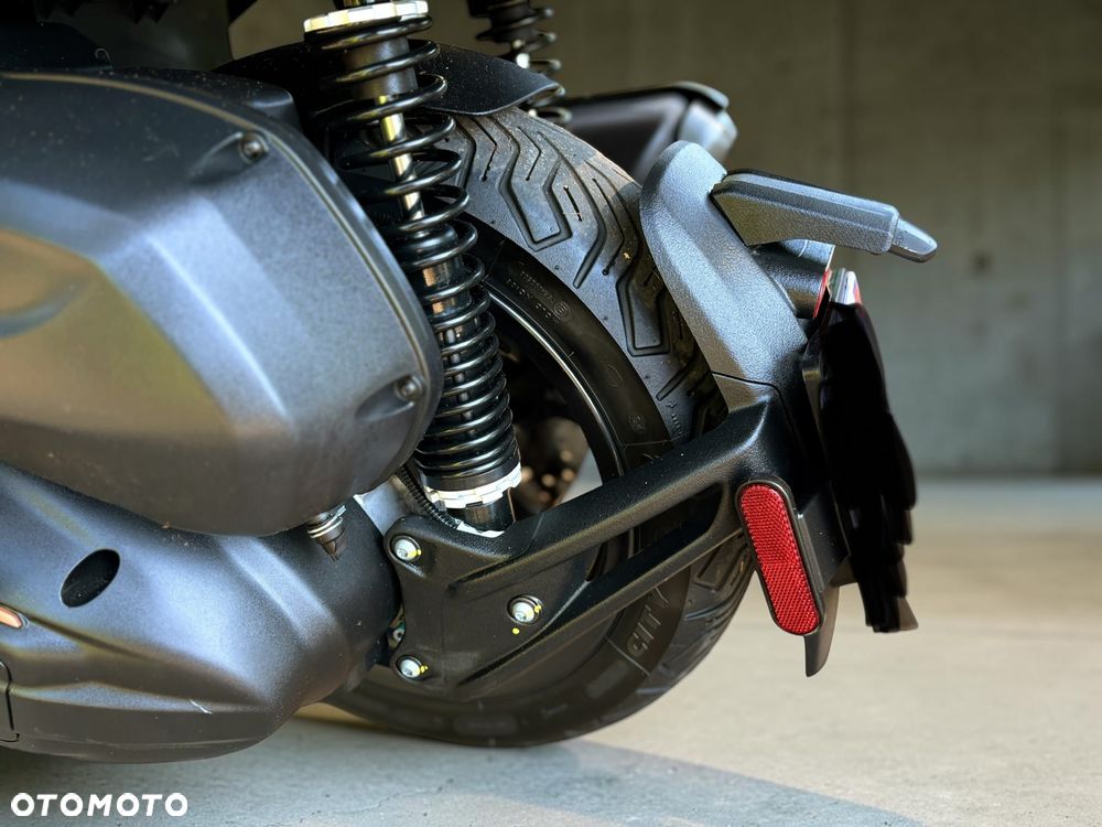Piaggio MP-3 - 35