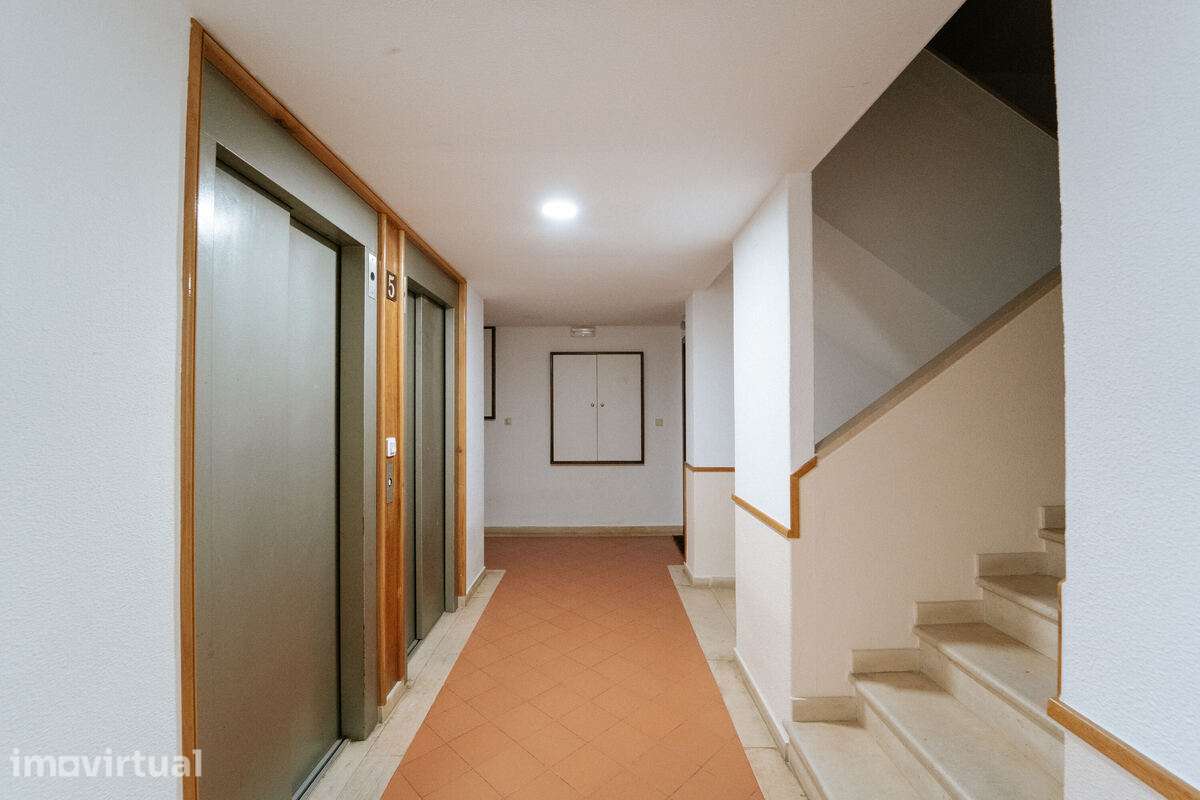 Apartamento T2 totalmente renovado, vista mar - Grande imagem: 2/44