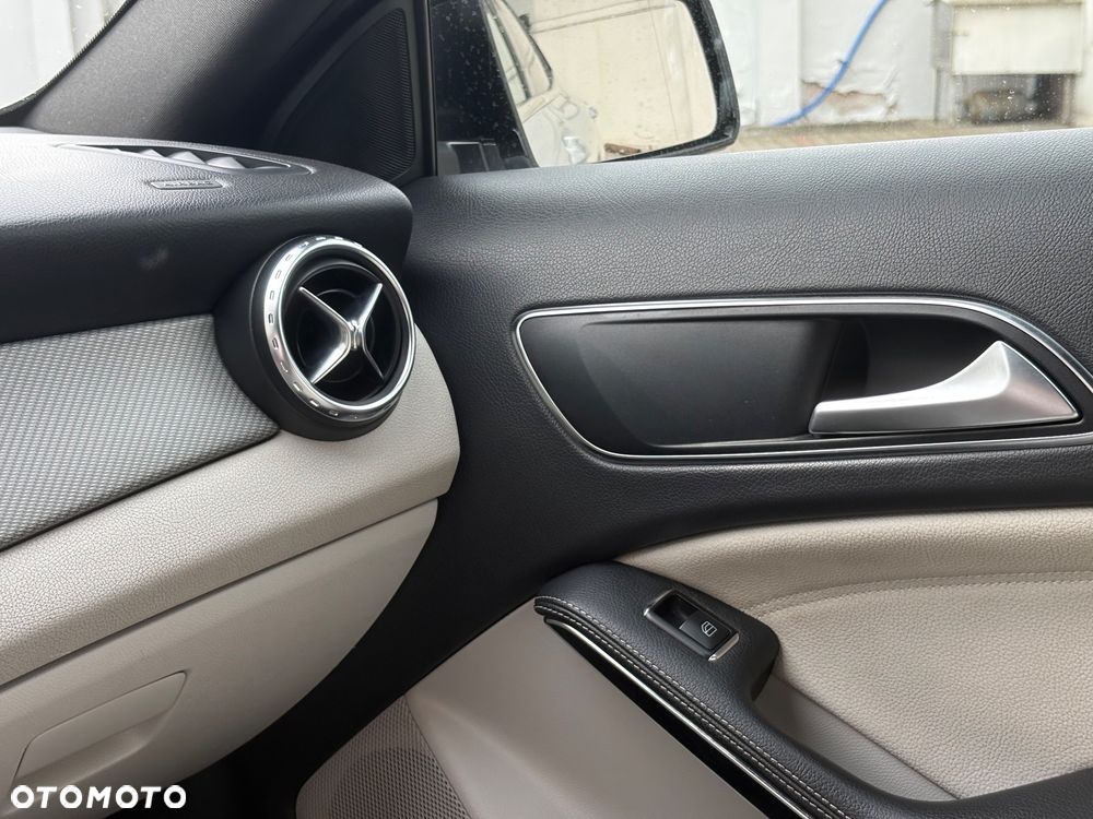Mercedes-Benz GLA 200 (CDI) d 4Matic 7G-DCT AMG Line - 19