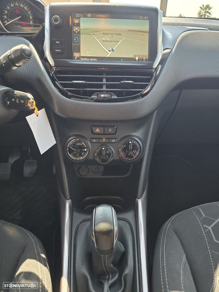 Peugeot 2008 1.2 PureTech Style - 16