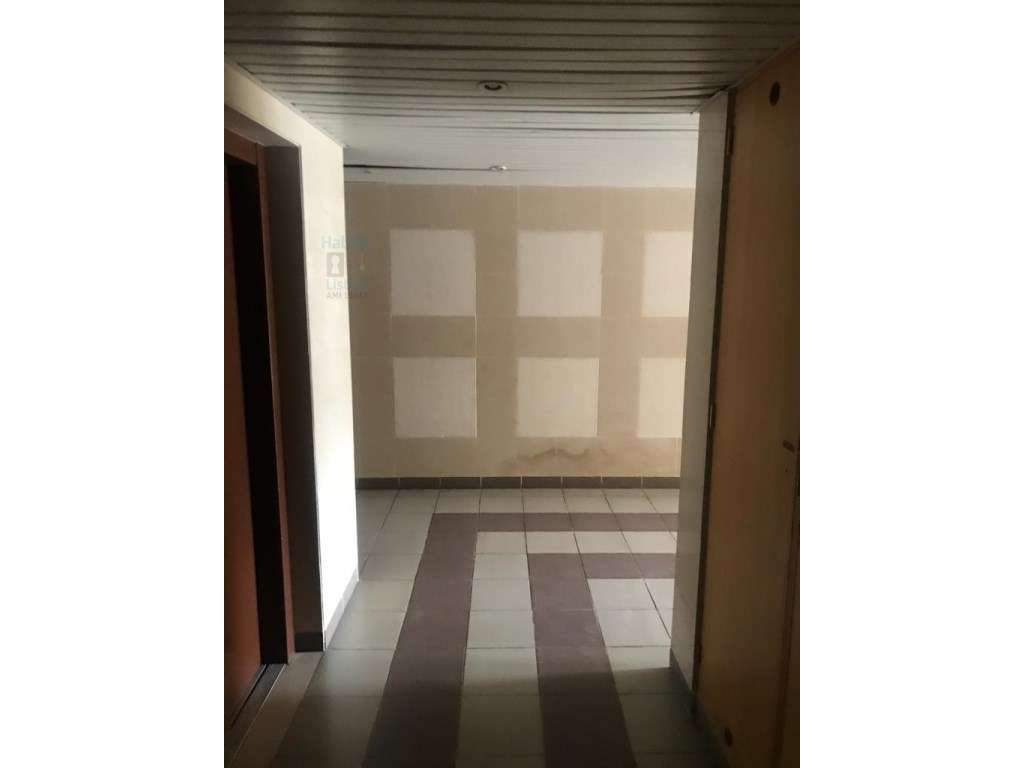 T1 mobilado com estacionamento para arrendamento em Telheiras - Grande imagem: 3/30
