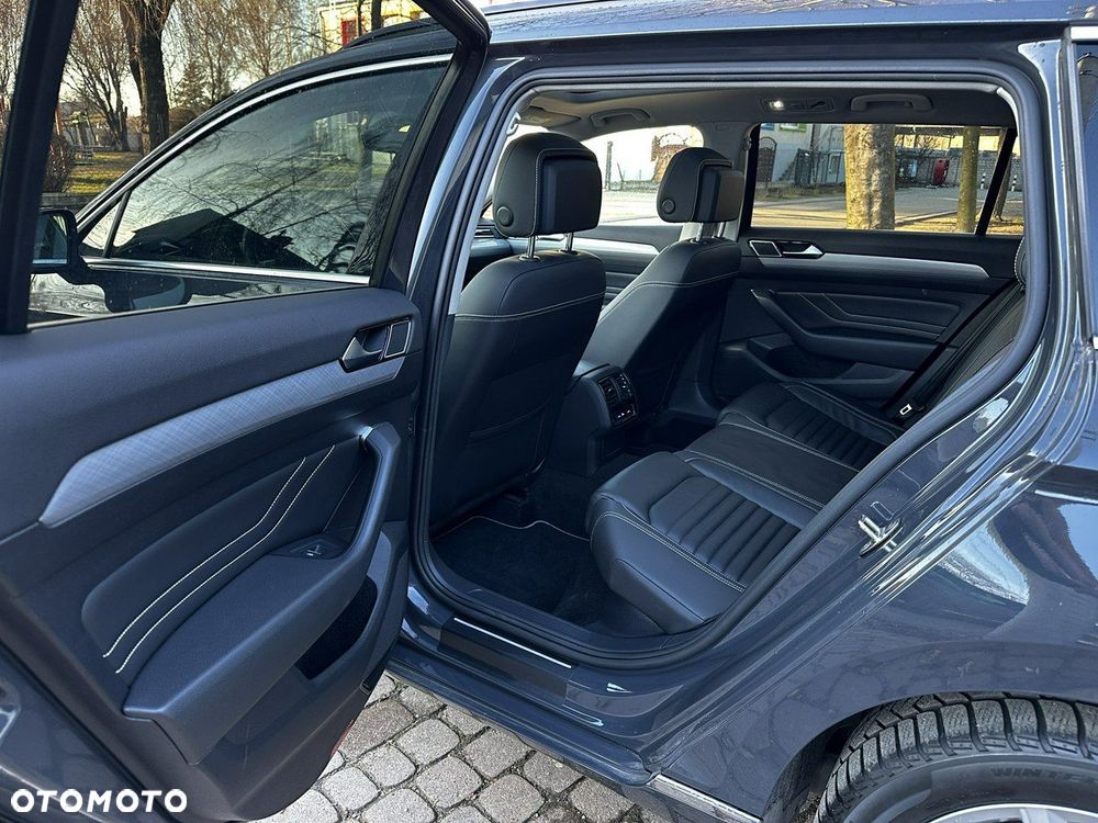 Volkswagen Passat - 15