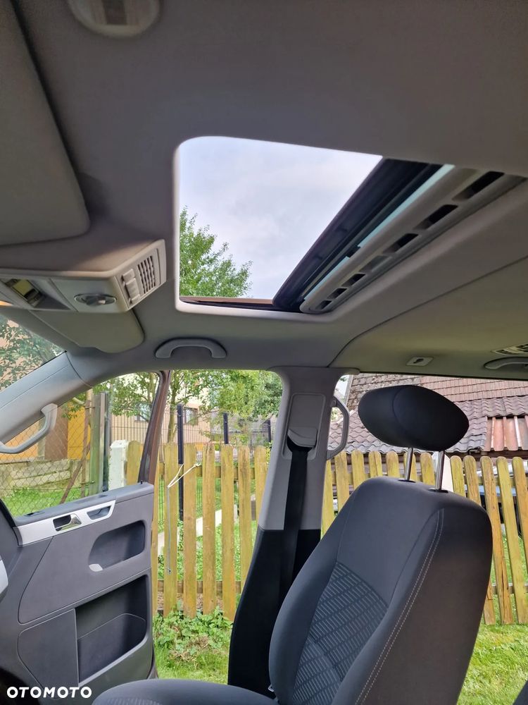 Volkswagen Multivan - 14