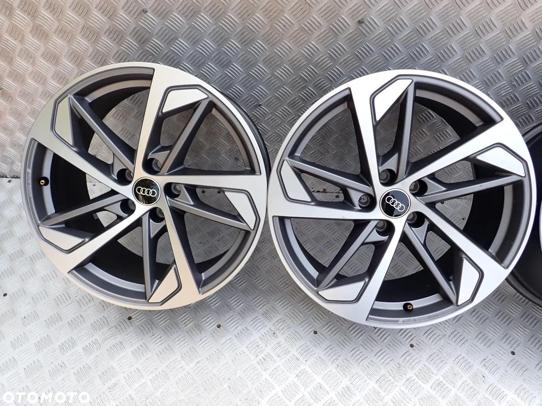 FELGI ALUMINIOWE AUDI Q3 SQ3 8,5X19 5X112 ET 38 83A601025 - 2