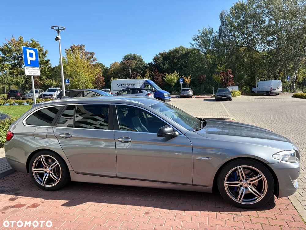 BMW Seria 5 530d xDrive - 7