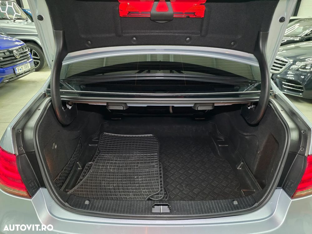 Mercedes-Benz E 220 BlueTEC 9G-TRONIC Avantgarde - 39