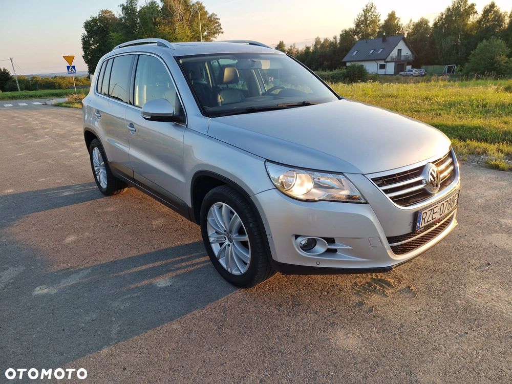 Volkswagen Tiguan - 1