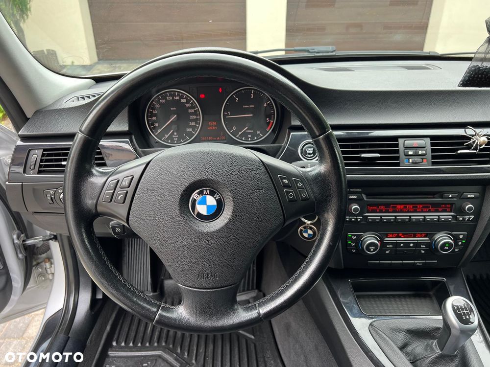 BMW Seria 3 318d Blue Performance - 16