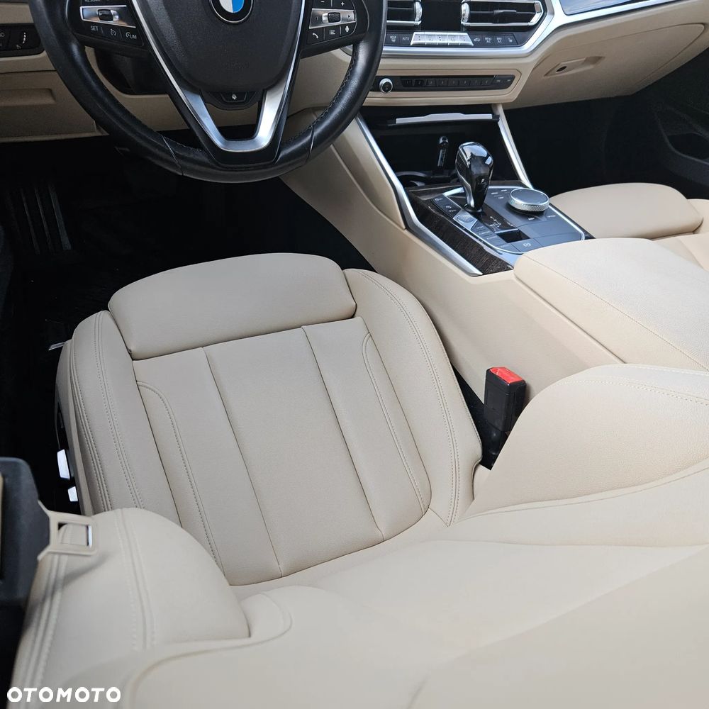 BMW Seria 3 330i Luxury Line sport - 19