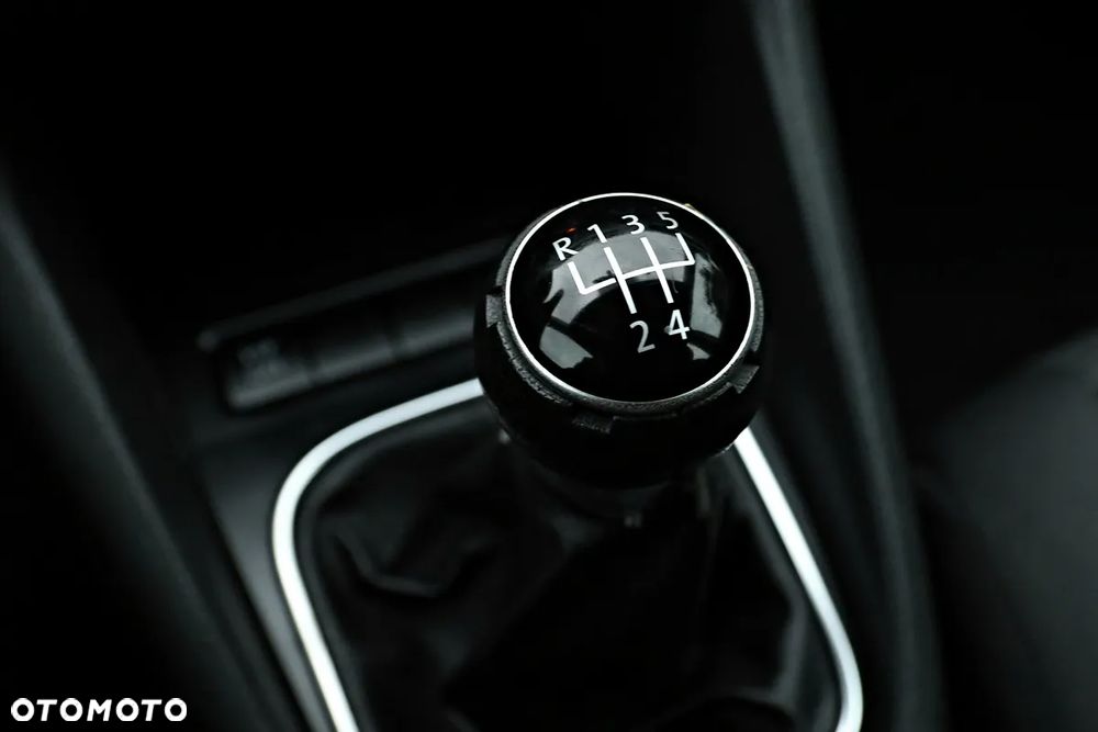 Volkswagen Golf 1.6 TDI Trendline - 37